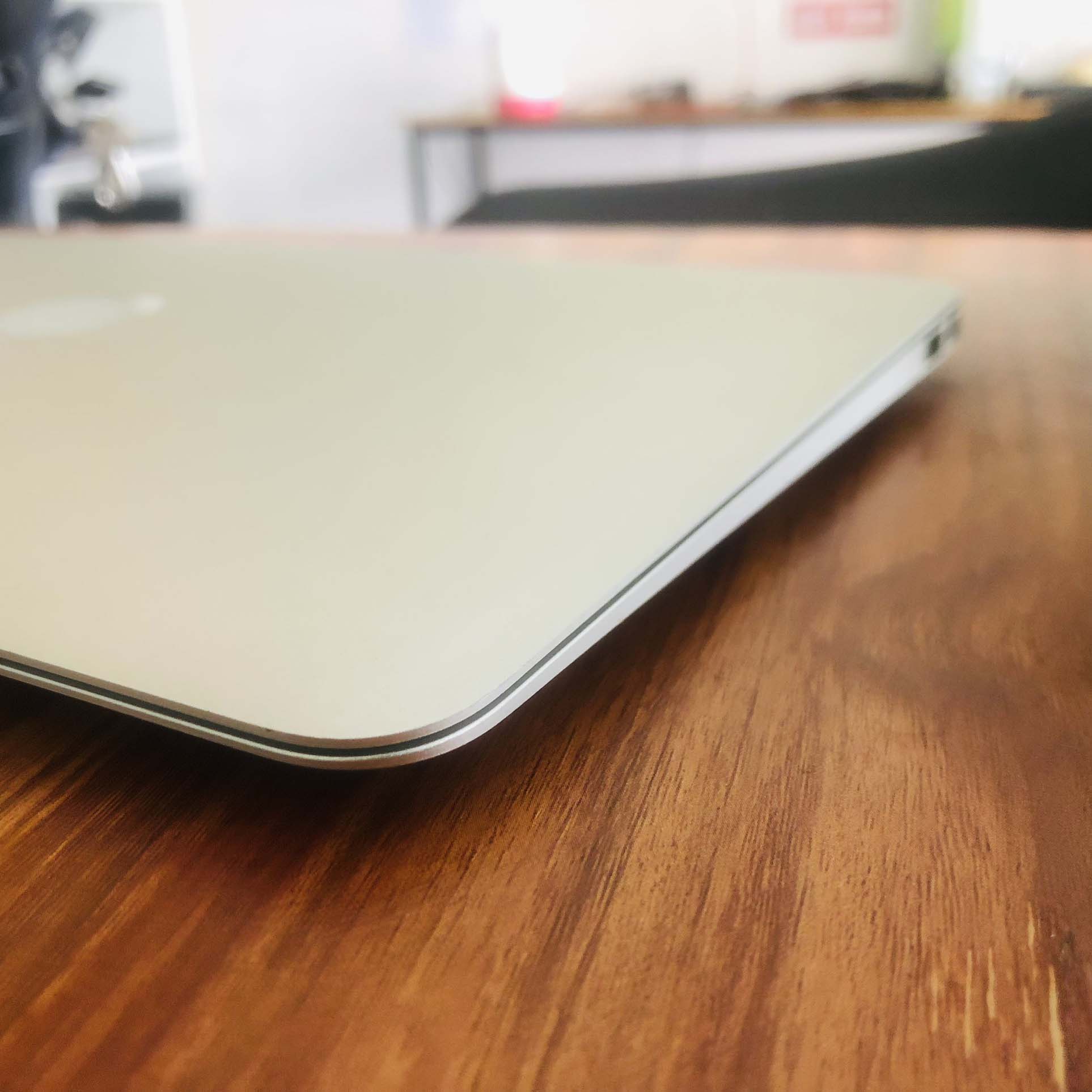 MacBook Air (11-inch, Early 2014) Core i5