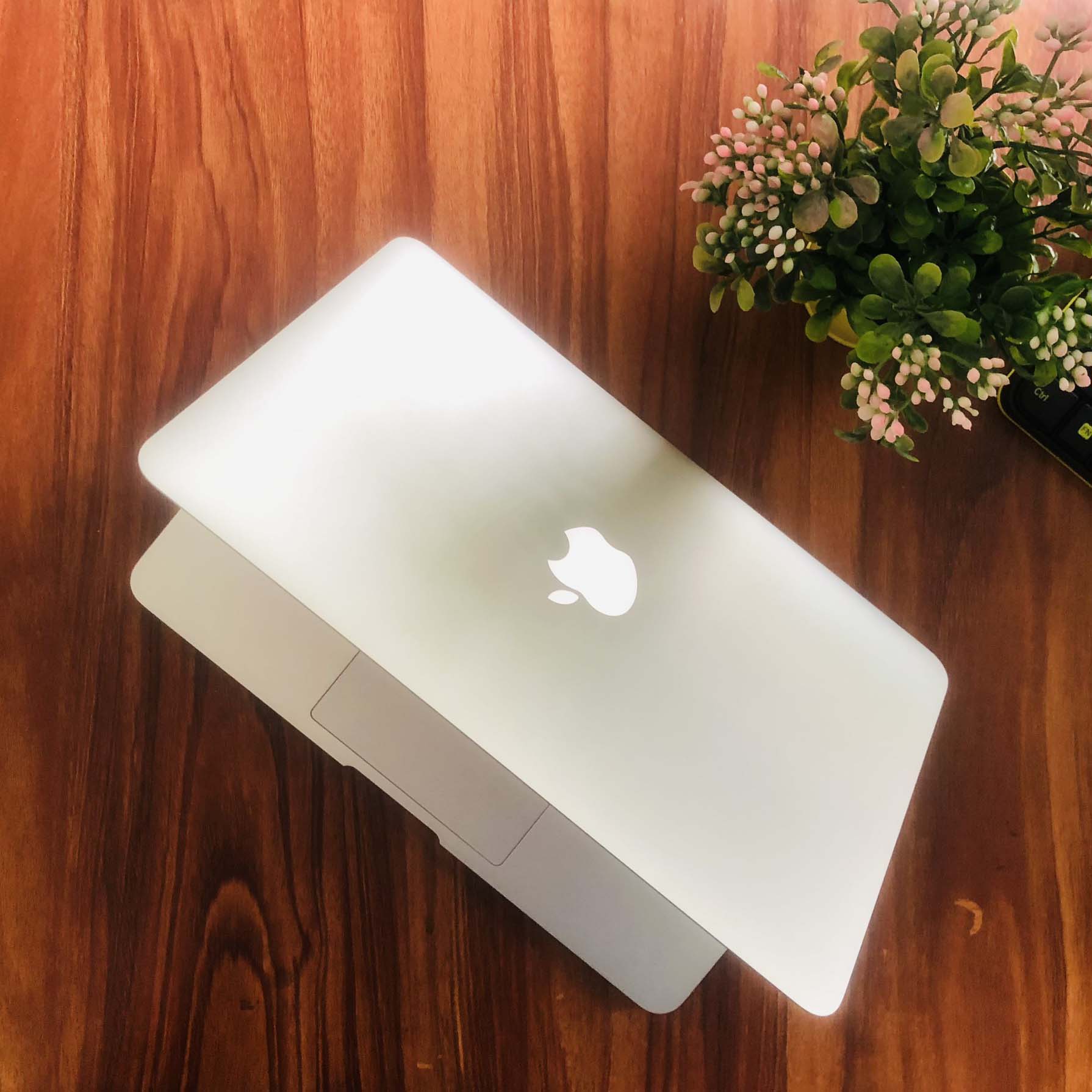 MacBook Air (11-inch, Early 2014) Core i5