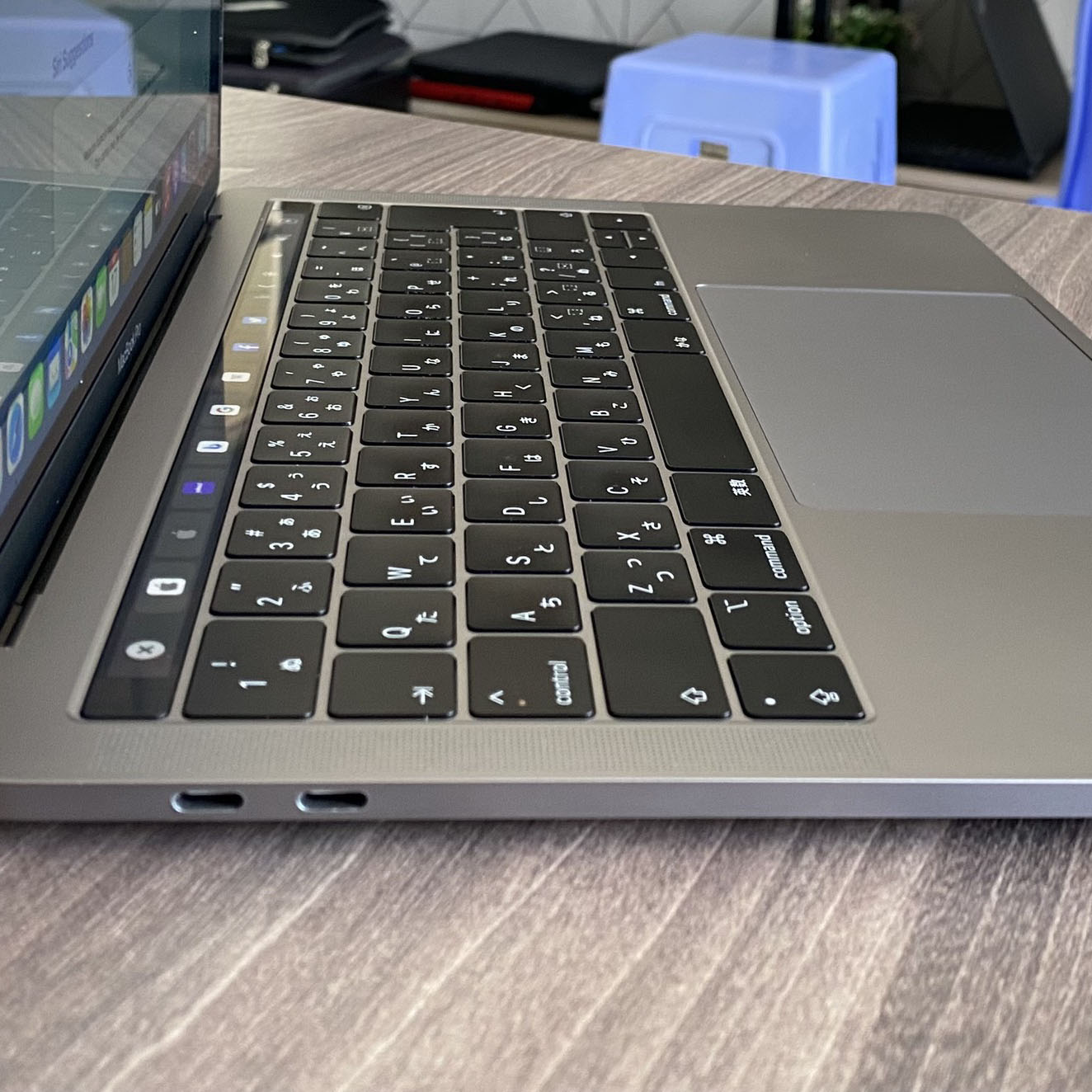 MacBook Pro (13-inch, 2019, Two Thunderbolt 3 ports) Core i5