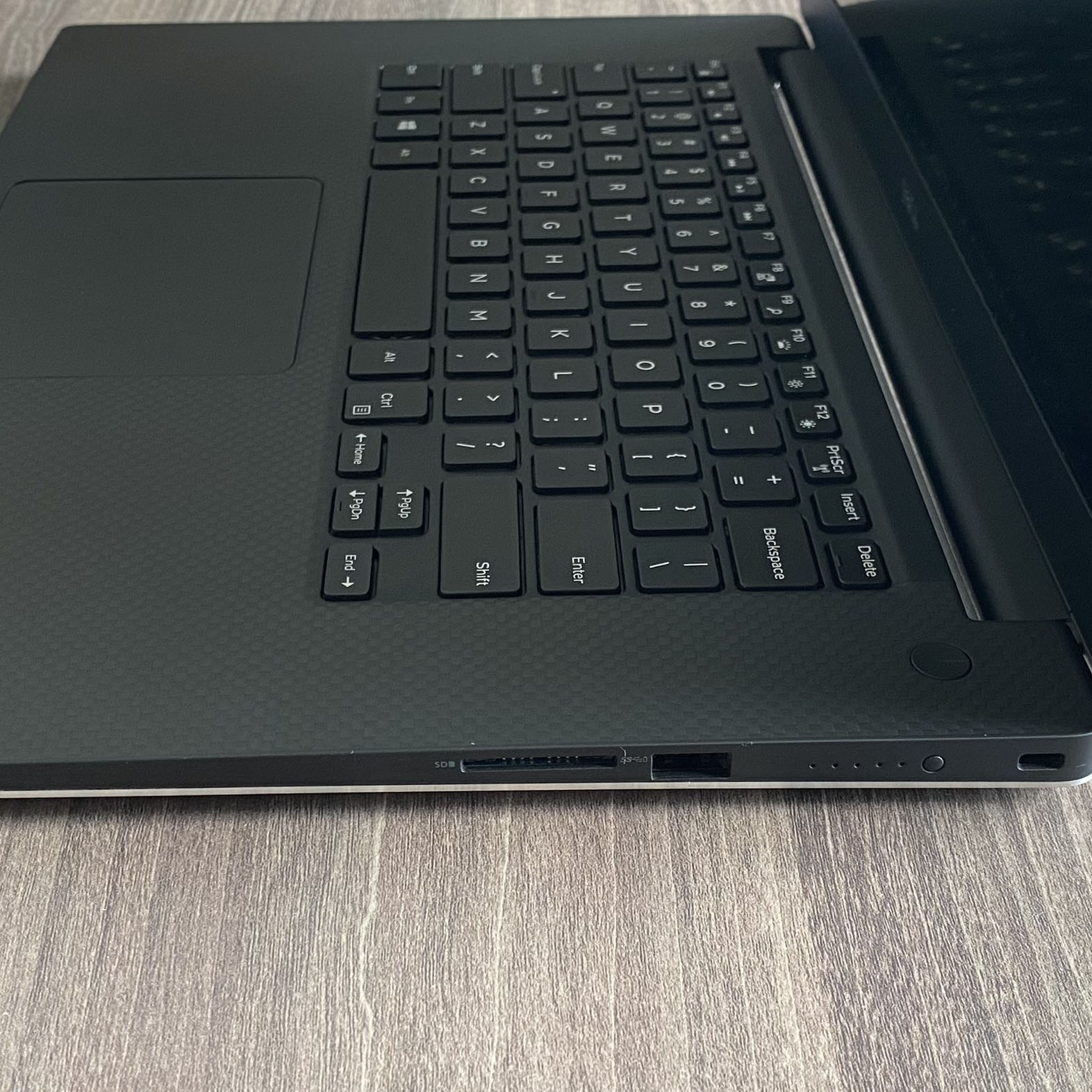 Dell Precision 5520 Máy Trạm Chuyên Đồ Họa