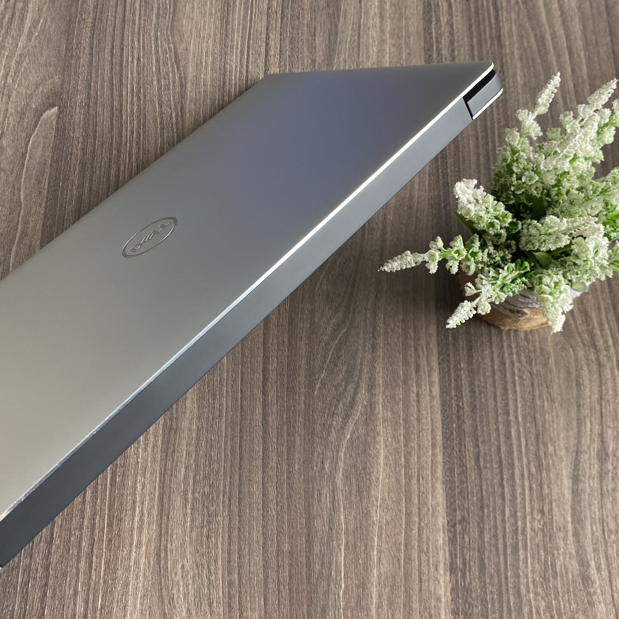 Dell XPS 15 9570 Đồ Họa Mỏng Nhẹ