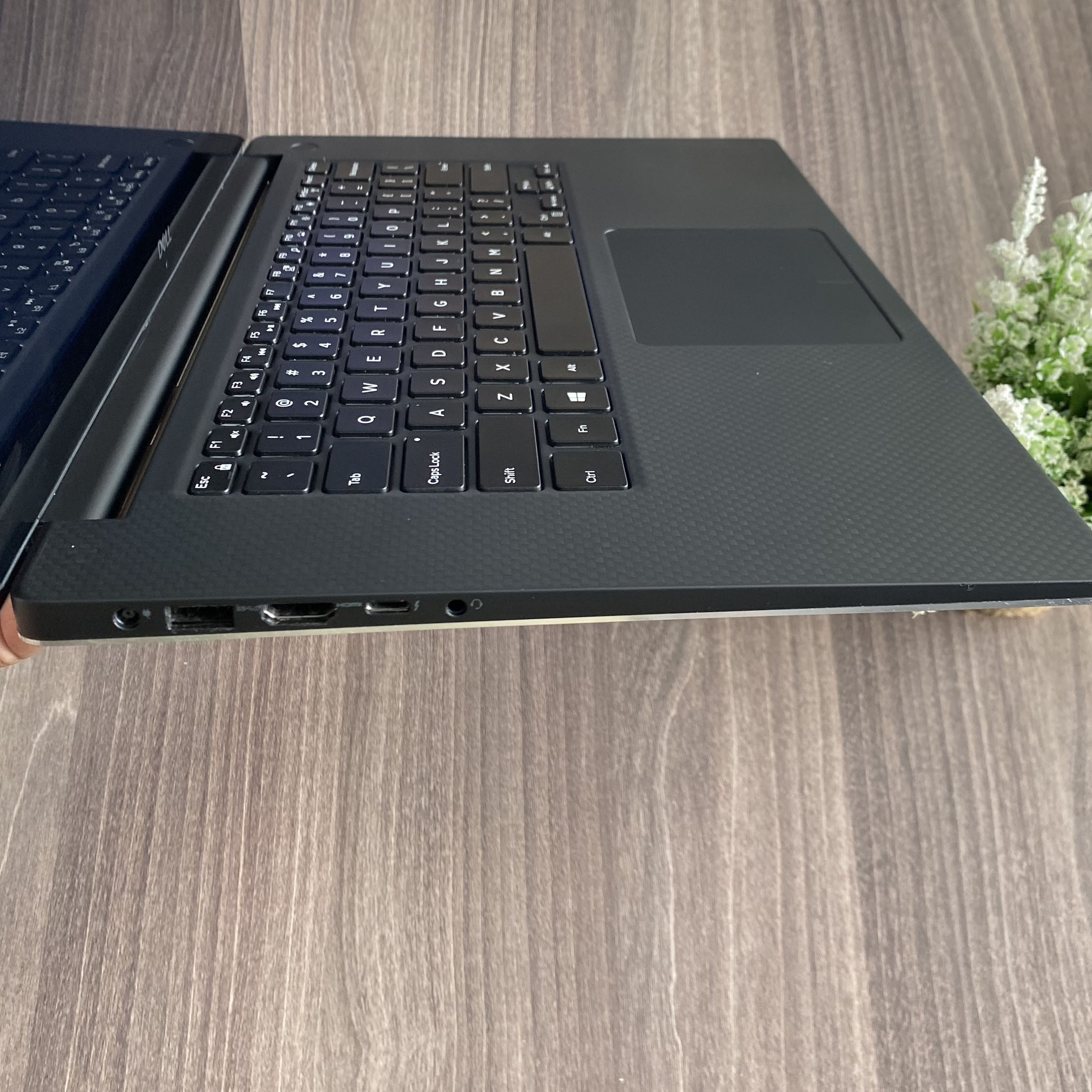 Dell XPS 15 9570 Đồ Họa Mỏng Nhẹ